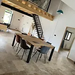 Maisons 8 Personnes Holiday home Paizay-le-Chapt