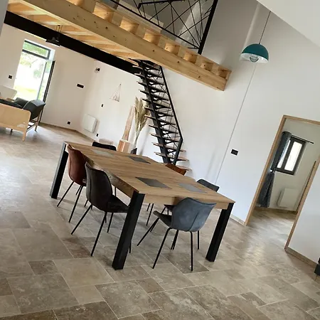 Maisons 8 Personnes Holiday home Paizay-le-Chapt